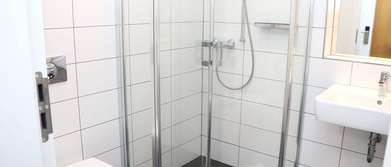 Ein Badezimmer aus dem Gästehaus der Handwerkskammer Bielefeld.