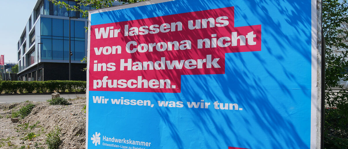 Plakat von der Handwerkskammer Bielefeld zum Thema Corona am Campus. Ein Plakat von der Handwerkskammer Bielefeld zum Thema Corona am Campus.