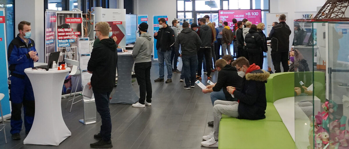 Gut besucht, der Karrieretag Herbst 2021 im Campus Handwerk Bielefeld Gut besucht, der Karrieretag Herbst 2021 im Campus Handwerk Bielefeld